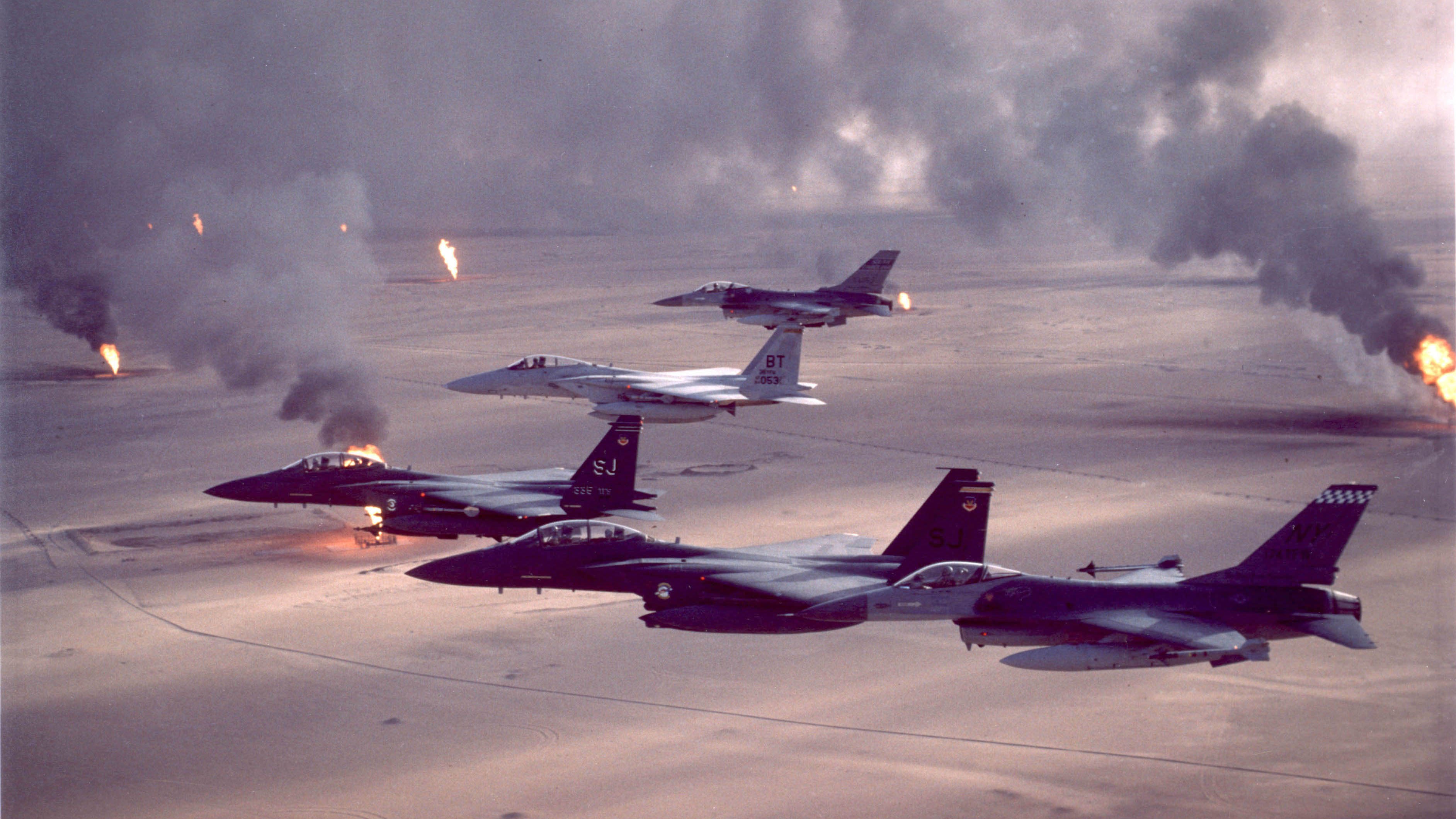 THE 100 DAYS - War planes during Desert Storm, 1991